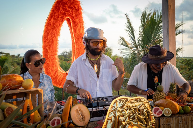 Papaya Soundsystem DJ set at sunset